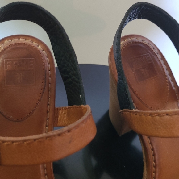 Frye - Black and Brown Leather Block Heeled Sandal - Size 9 - Picture 10 of 11